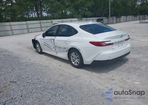 2025 Toyota Camry Le z USA, uszkodzony, nr VIN 4T1DAACK5SU069095